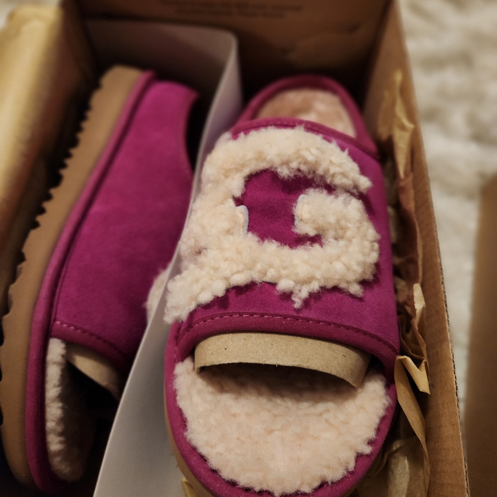Brand New UGG slides